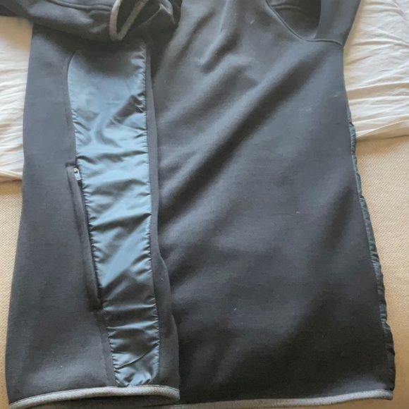 Under Armour jacket with hoodie - Picture 2 of 5